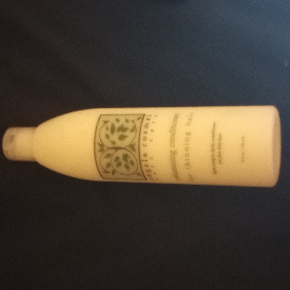ANGELA COSMAI 8OZ. VOLUMIZING CONDITIONER FOR THINNING HAIR